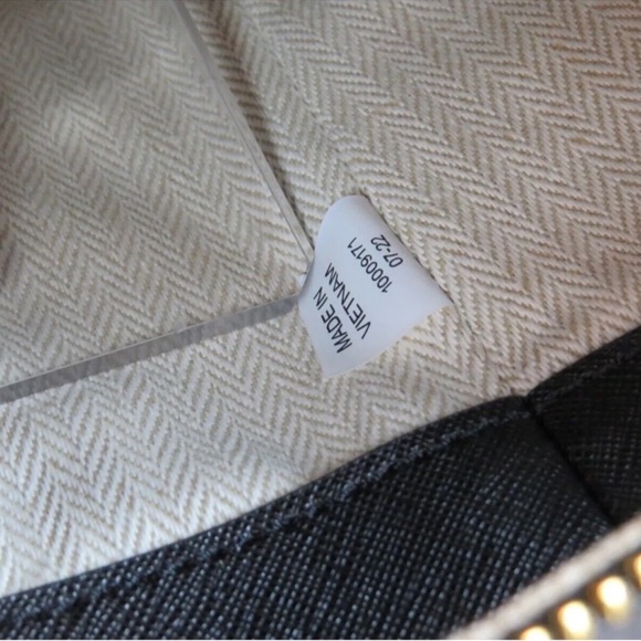 Tory Burch Emerson Tote Zip Leather Bag - Picture 4 of 8